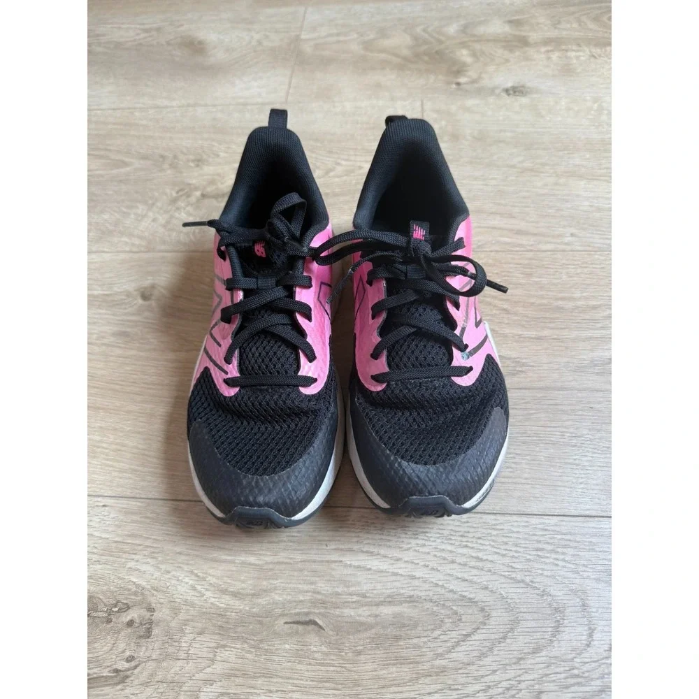 EUC Girls Shoes New Balance Kids Rave Run v2 (Big Kid) Pink and Black Size 1.5